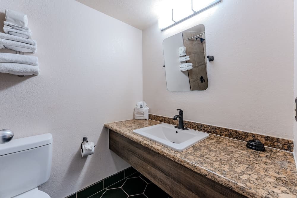 Hotel Jefe at Ojos Locos gallery photo in North Las Vegas, NV — image 30