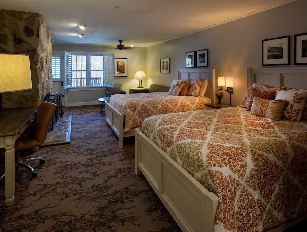 Mountain Lake Lodge property views in Pembroke, VA — gallery photo 3