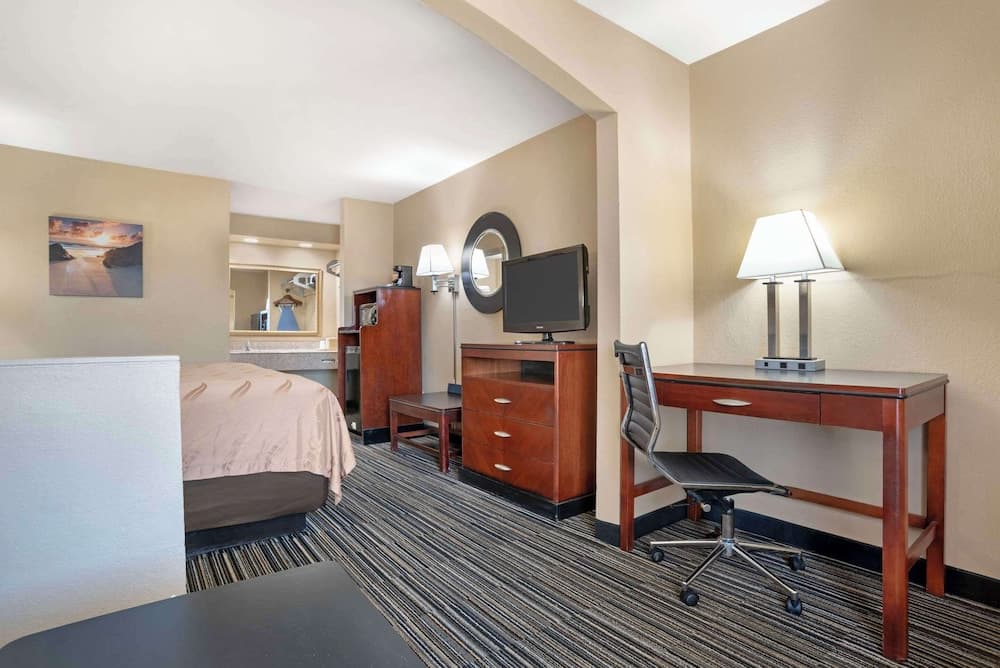 Quality Inn Brookhaven interior in Brookhaven, MS — gallery photo 2