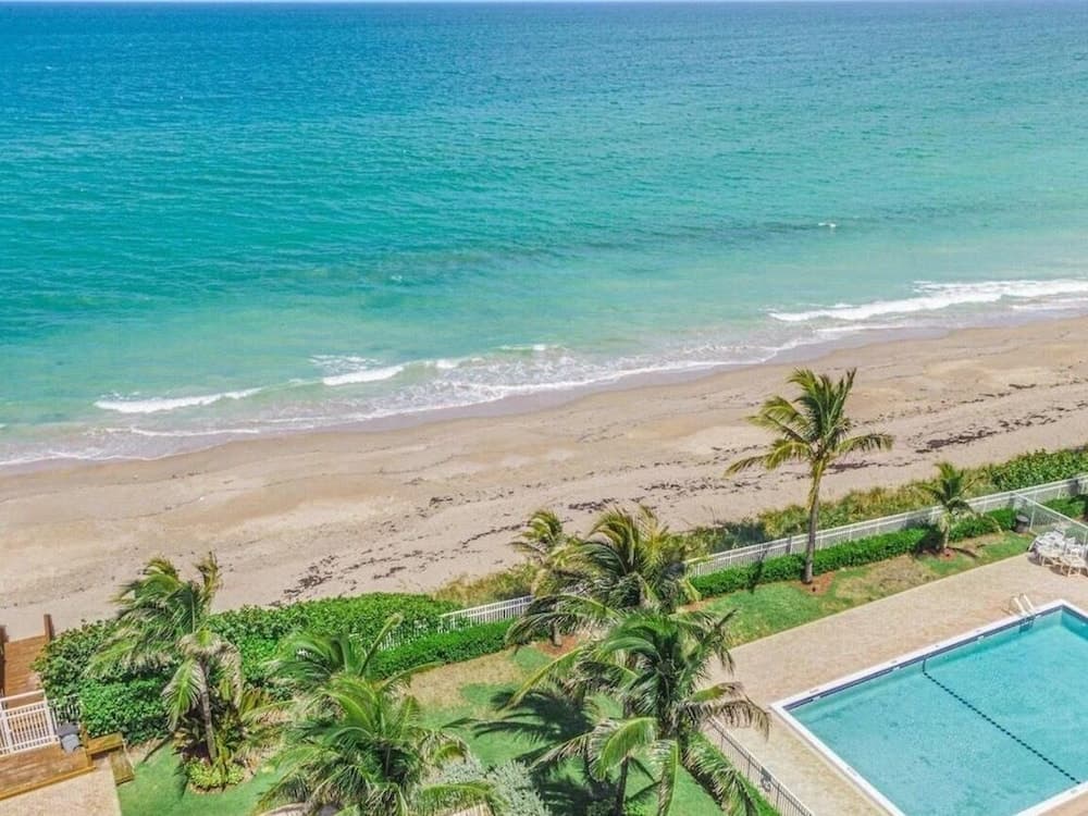 402 On Hutchinson Island property views in Jensen Beach, FL — gallery photo 3