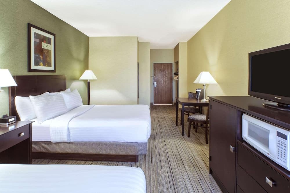 Country Inn & Suites by Radisson, Benton Harbor-St. Joseph, MI interior in Benton Harbor, MI — gallery photo 2