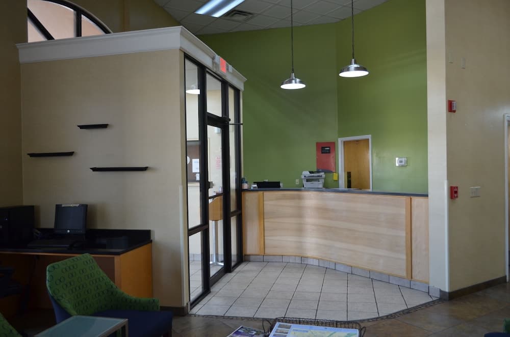 Studio Suites Extended Stay Chattanooga TN featured exterior or lobby in Chattanooga, TN — similar hotel