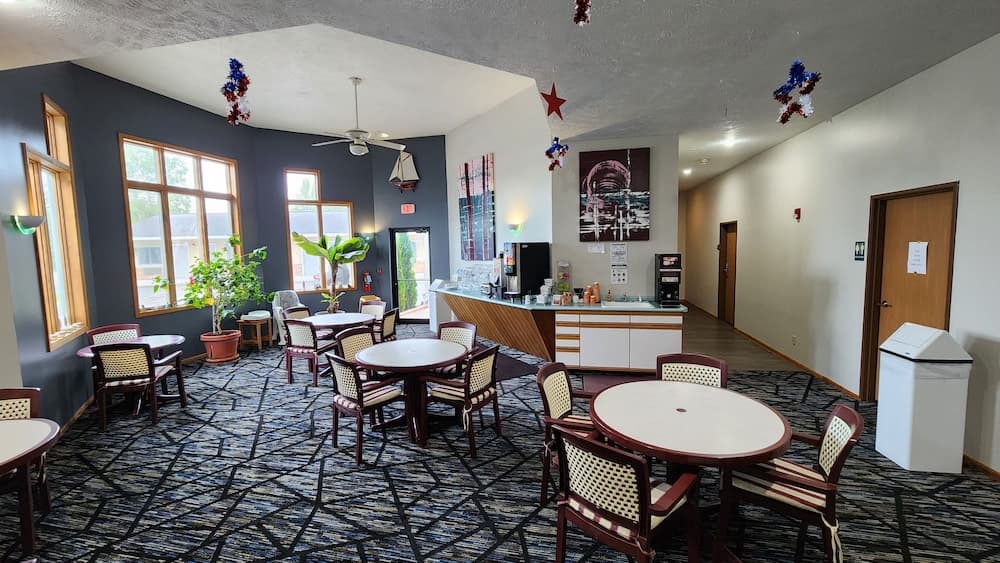 Econo Lodge Lakeshore property views in Manistique, MI — gallery photo 3