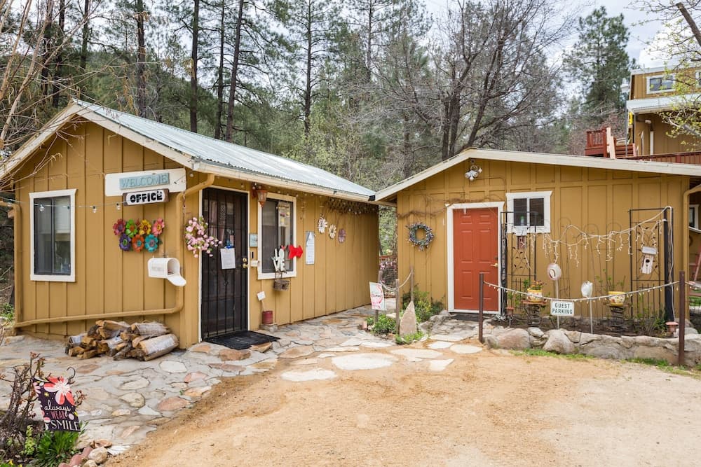 Crown King Cabins Suites and Bunkhouse interior in Crown King — gallery photo 2