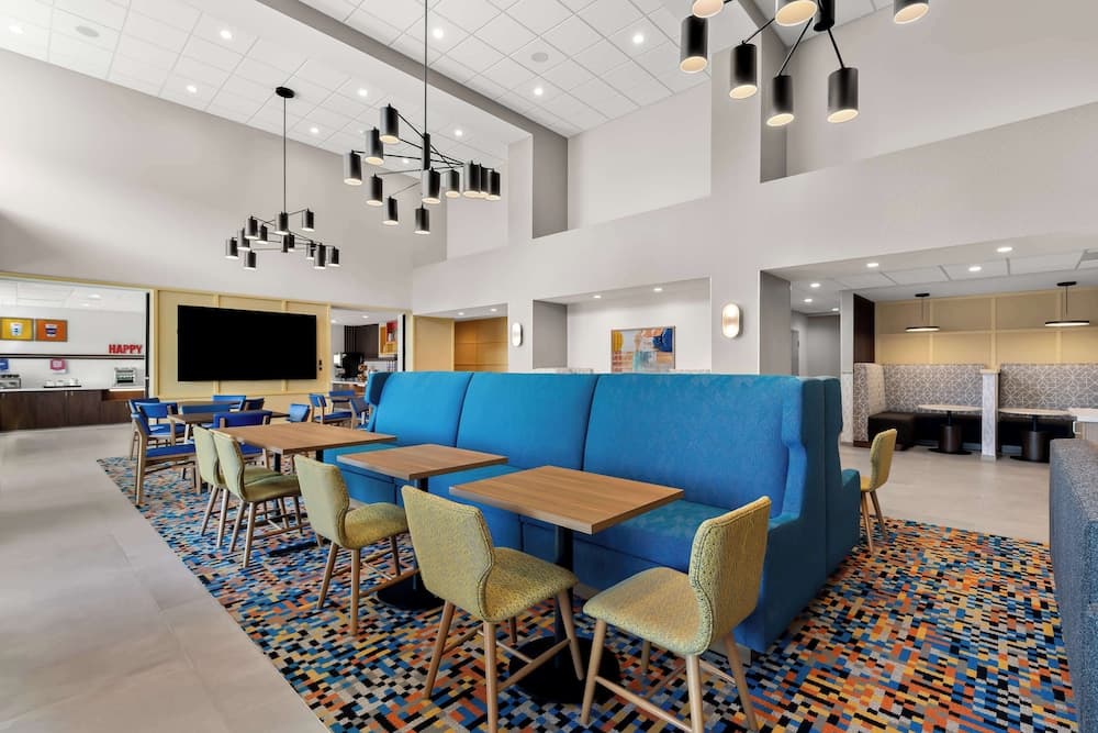 Hampton Inn & Suites Corona, Ca gallery photo in Corona, CA — image 6