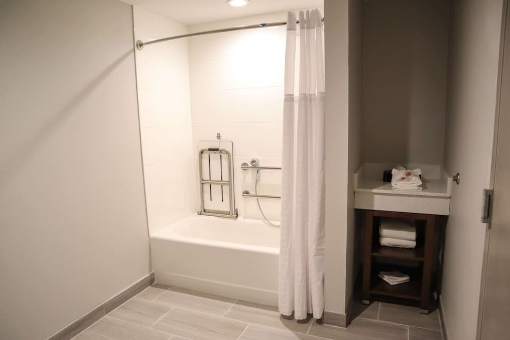 Comfort Suites Gainesville near University gallery photo in Gainesville, FL — image 37