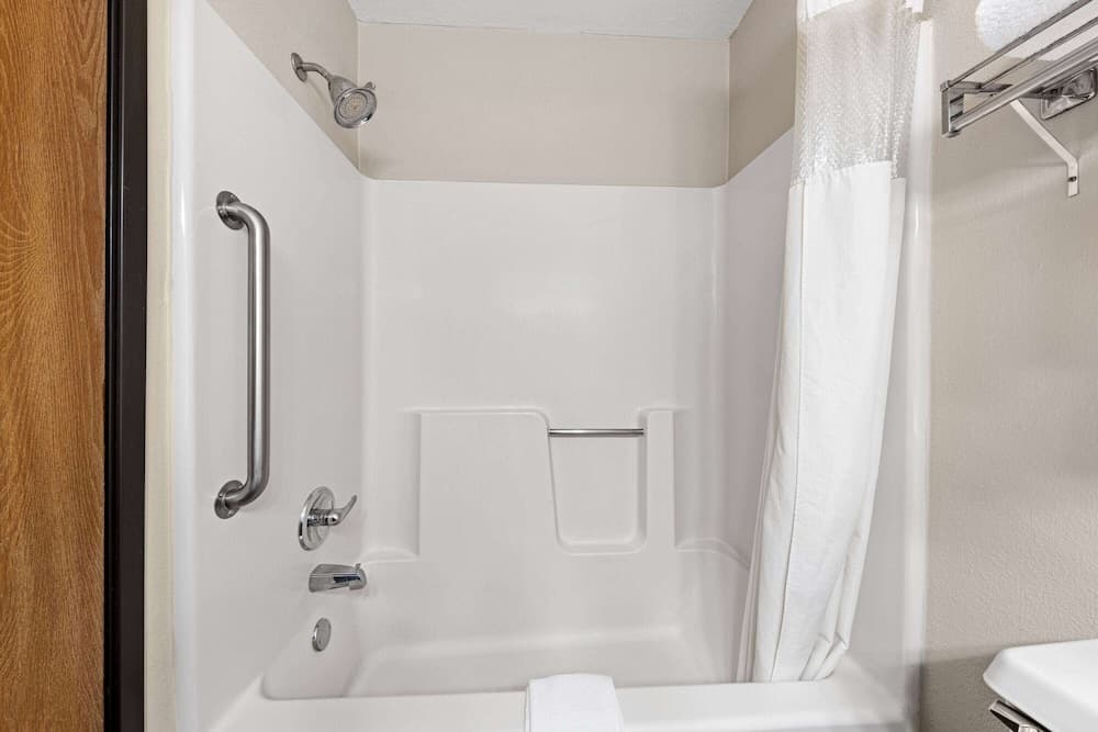 Baymont by Wyndham Waterloo property views in Waterloo, IA — gallery photo 3
