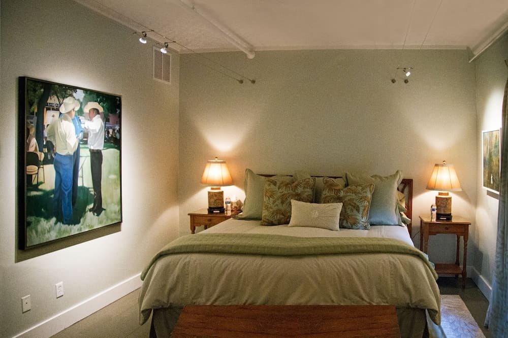 Grand Fayette Hotel interior in Fayetteville, TX — gallery photo 2