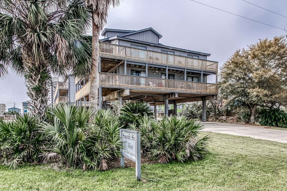 Sandy Shores West 101 2 Bedroom Condo by RedAwning interior in Gulf Shores, AL — gallery photo 2