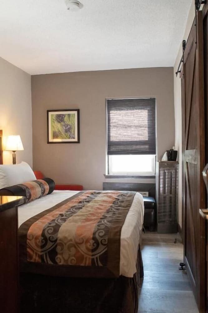 Hotel Chataura gallery photo in Dearborn, MI — image 17
