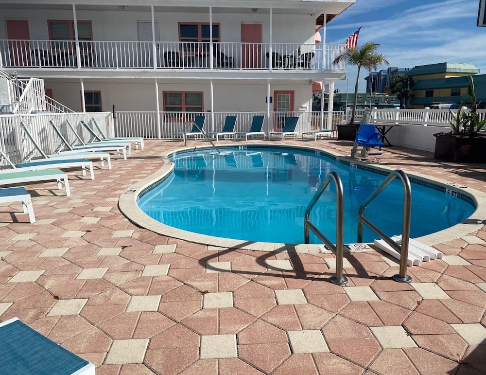 Oasis Palms property views in Treasure Island, FL — gallery photo 3