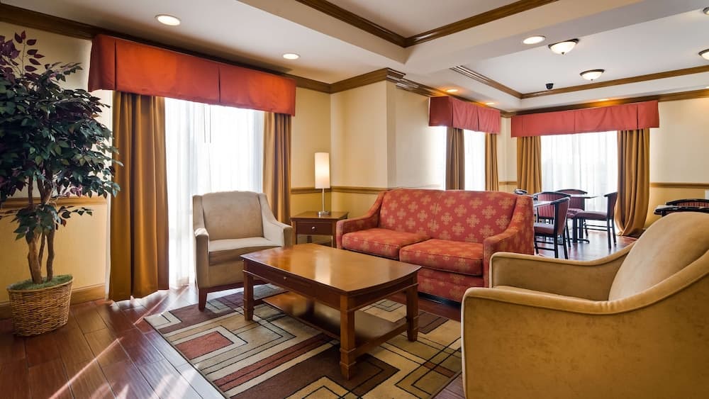Best Western Eufaula Inn interior in Eufaula, OK — gallery photo 2