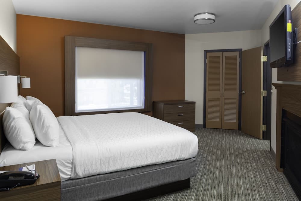 Holiday Inn Express & Suites Interstate 90 by IHG interior in Coeur d'Alene, ID — gallery photo 2