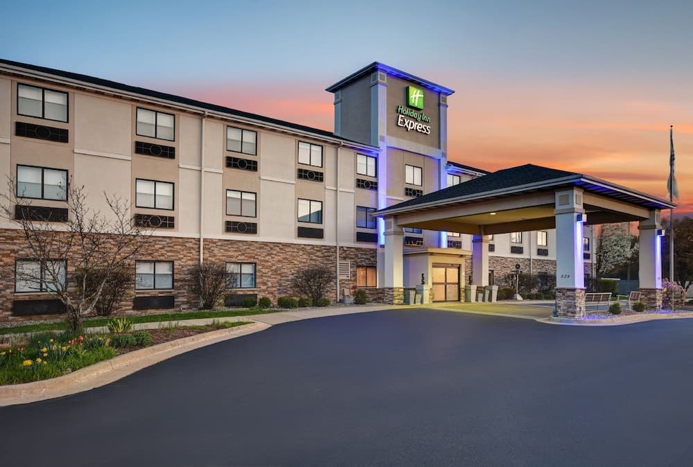 Holiday Inn Express Marshall by IHG featured exterior or lobby in Marshall, MI — similar hotel