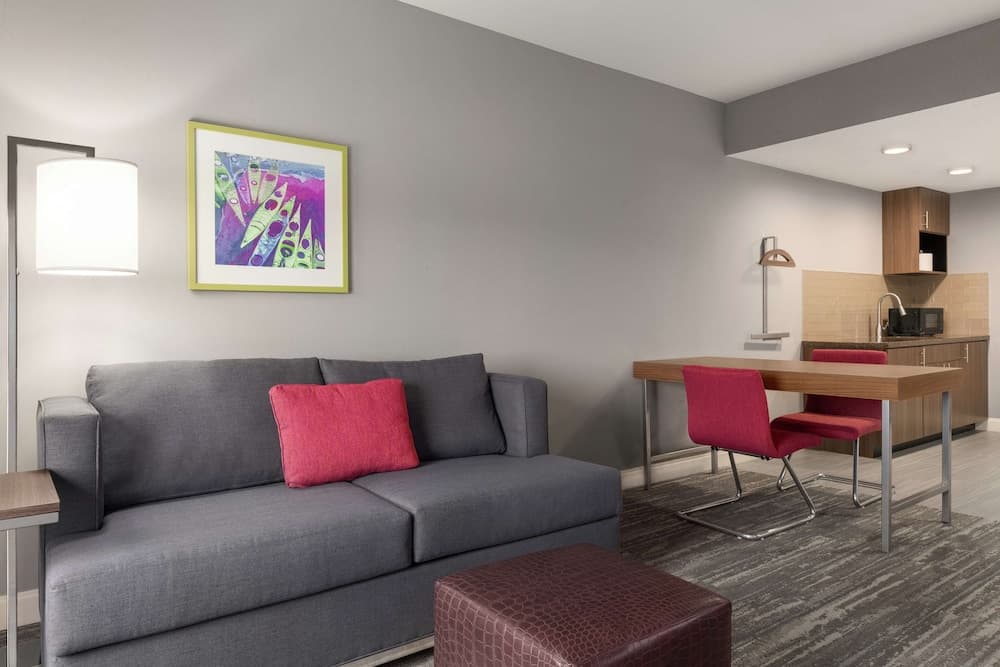 Hampton Inn Oklahoma City-I-40 E. (Tinker Air Force Base) interior in Midwest City, OK — gallery photo 2