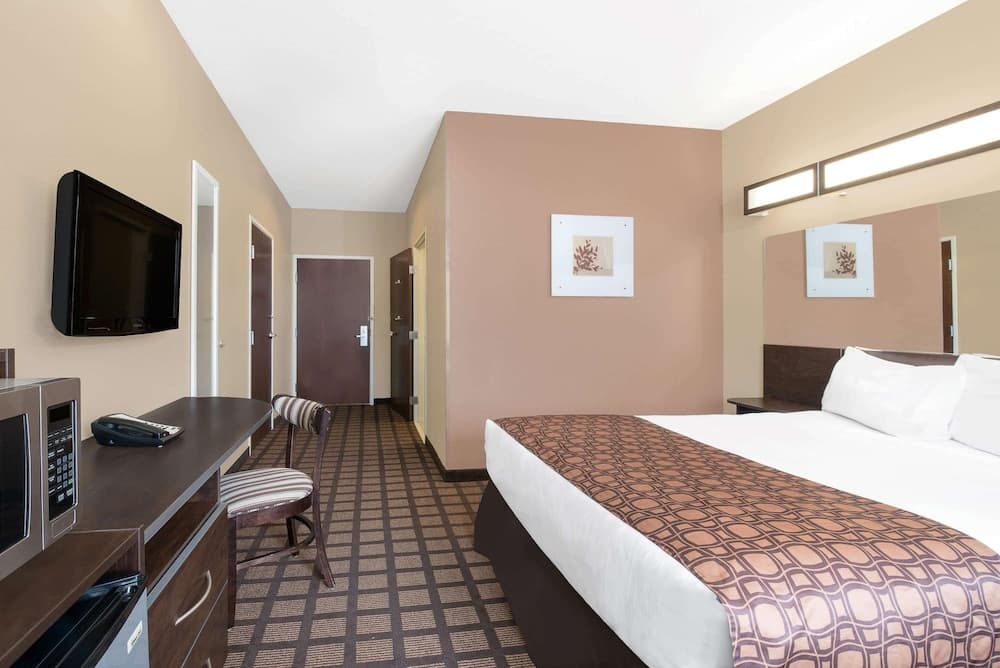 Microtel Inn & Suites by Wyndham Sidney interior in Sidney, MT — gallery photo 2