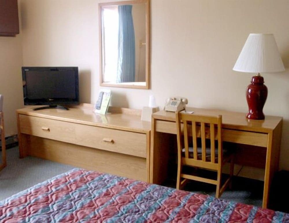 Roseau Motel property views in Roseau, MN — gallery photo 3