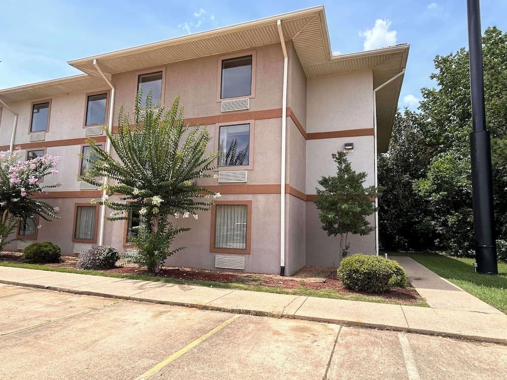 SureStay by Best Western Pearl Jackson Airport — hotel in Pearl, Mississippi