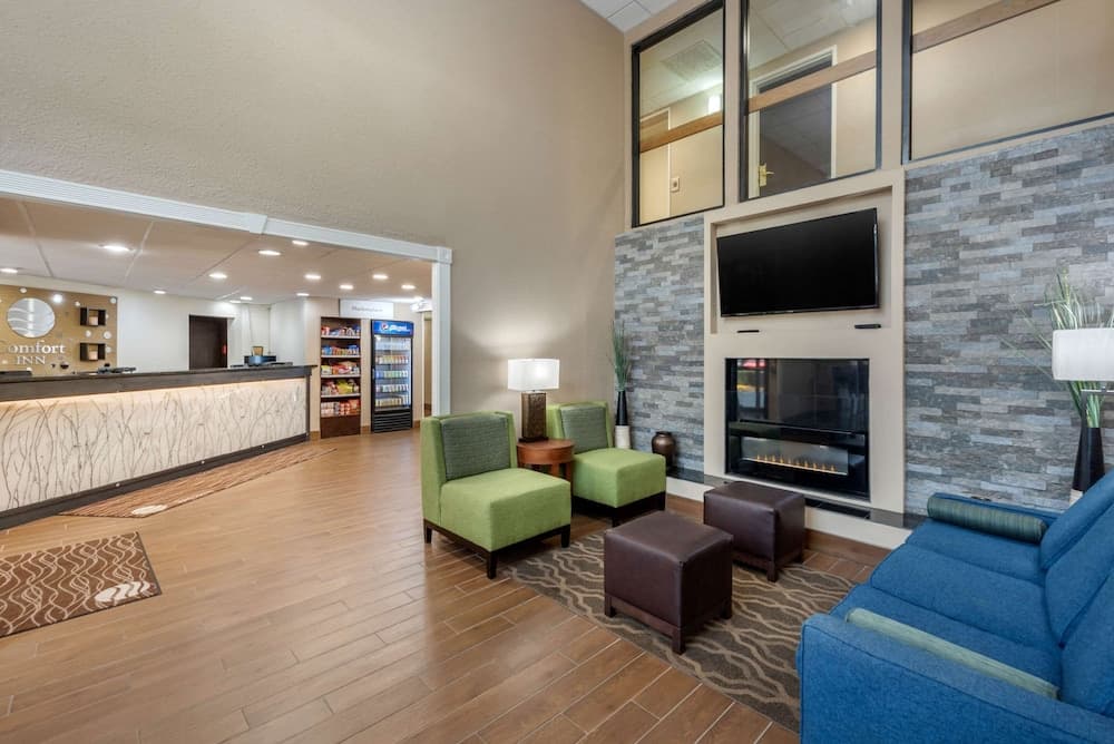 Comfort Inn Indianapolis South interior in Indianapolis, IN — gallery photo 2