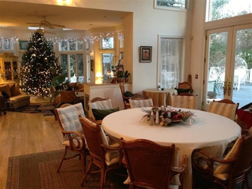 The Columbia Inn at Peralynna Manor gallery photo in Columbia, MD — image 39