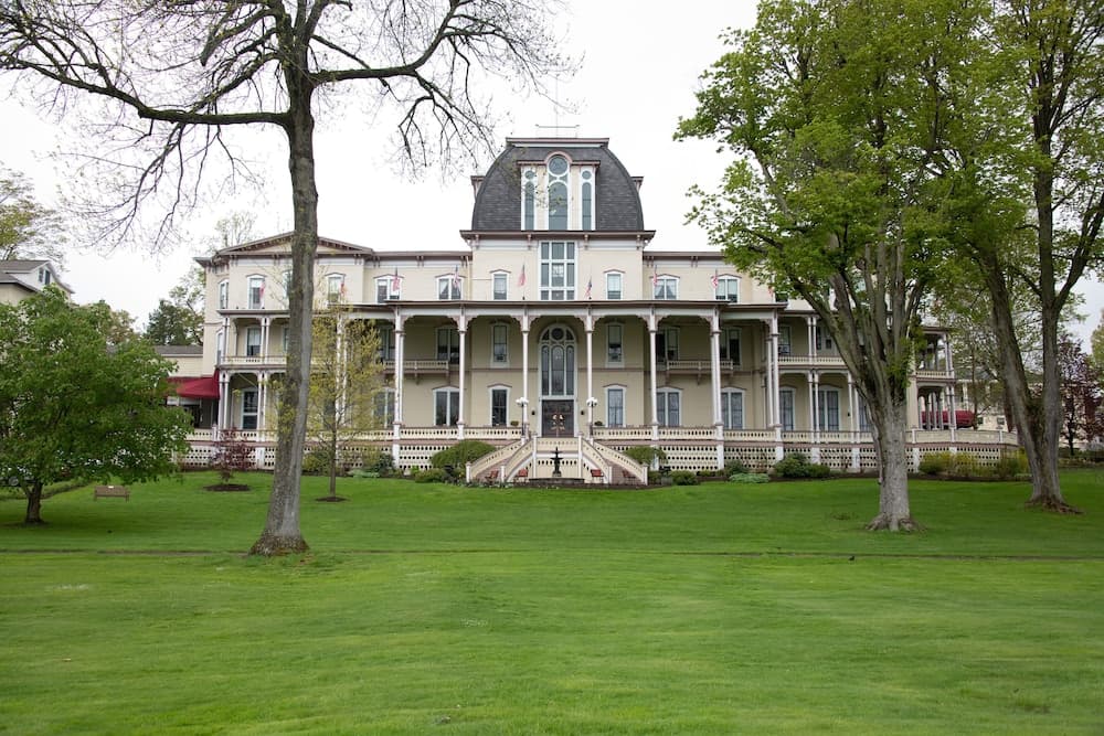 Athenaeum Hotel — hotel in Mayville, New York