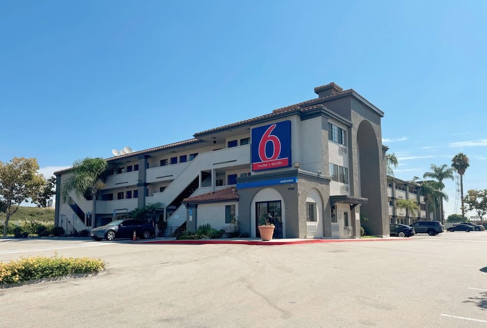 Studio 6 Suites – Bellflower, Ca  - Los Angeles featured exterior or lobby in Bellflower, CA — similar hotel