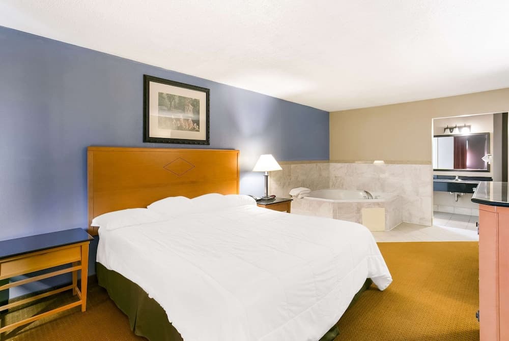 Dutchland Motel property views in Lancaster, PA — gallery photo 3