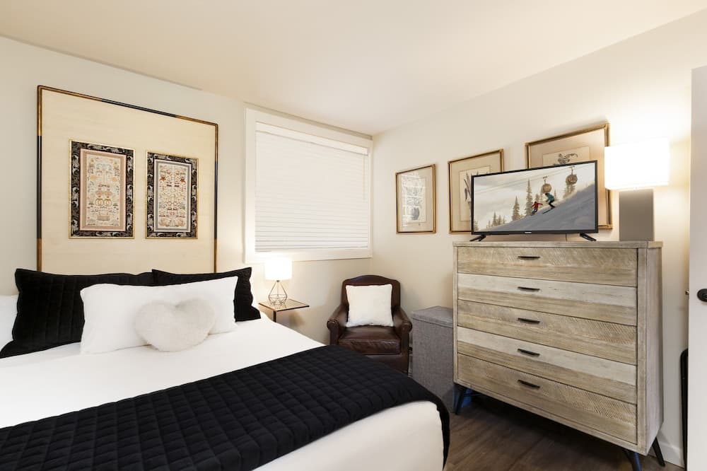 Snowmass Mountain Condos by Snowmass Vacations interior in Snowmass Village, CO — gallery photo 2
