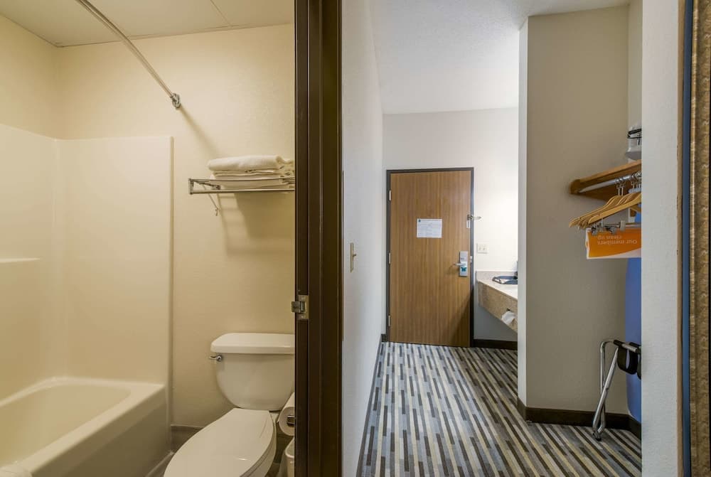 Quality Inn Michigan City South interior in Michigan City, IN — gallery photo 2