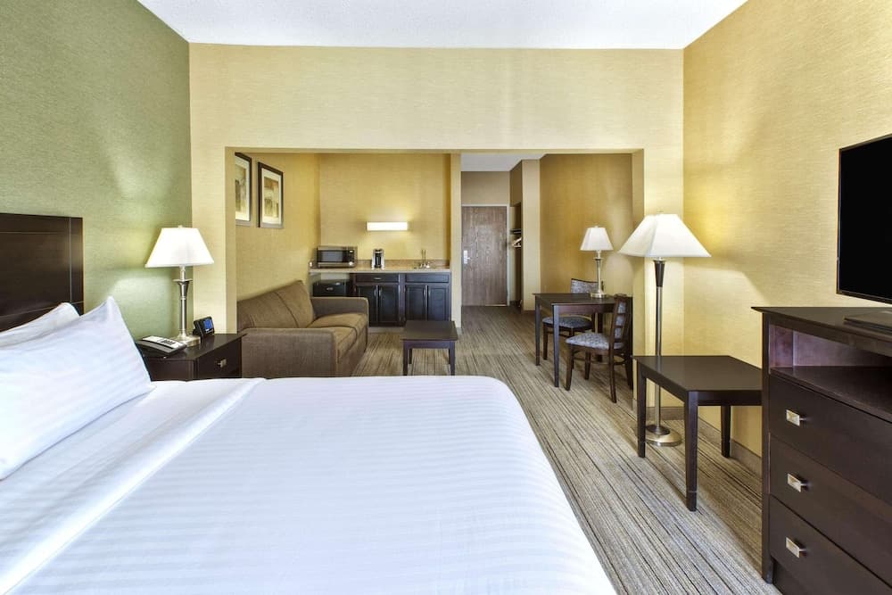 Country Inn & Suites by Radisson, Benton Harbor-St. Joseph, MI featured exterior or lobby in Benton Harbor, MI — similar hotel