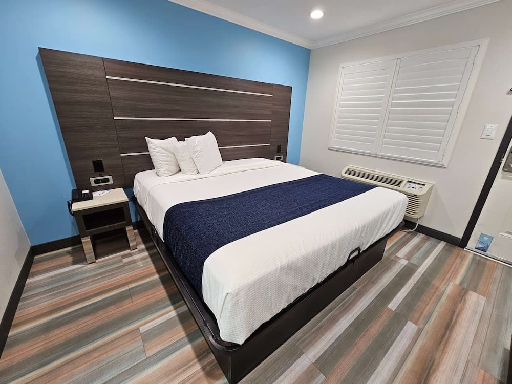 Travelodge by Wyndham Fullerton Near Anaheim gallery photo in Fullerton, CA — image 16