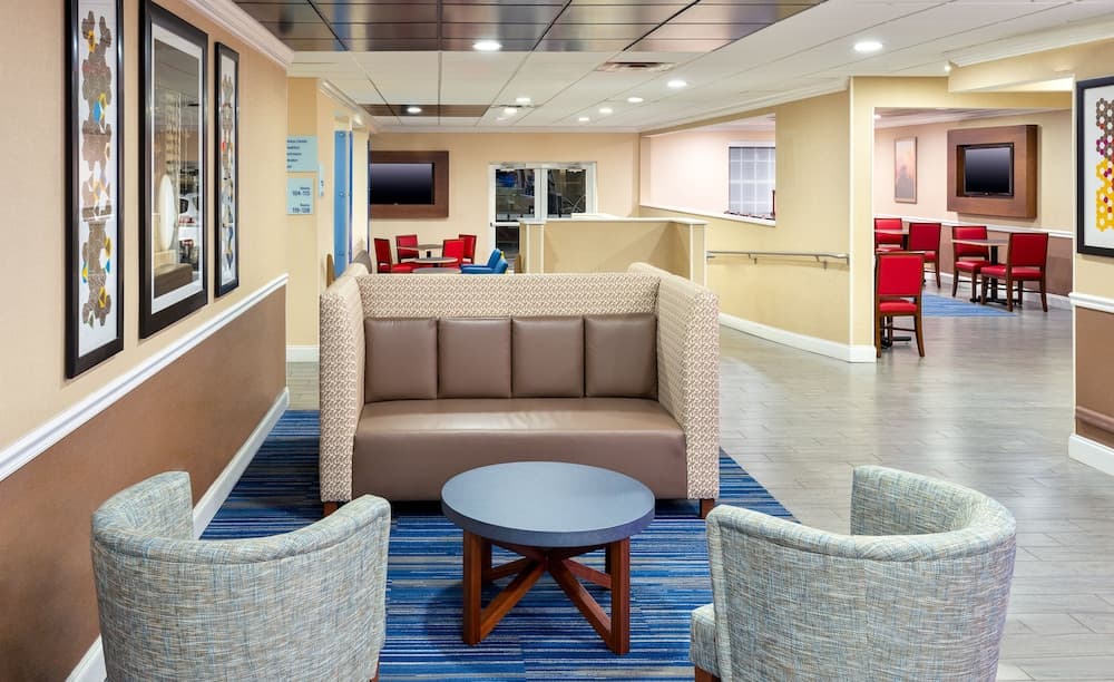 Holiday Inn Express & Suites Naples North - Bonita Springs by IHG gallery photo in Bonita Springs, FL — image 6