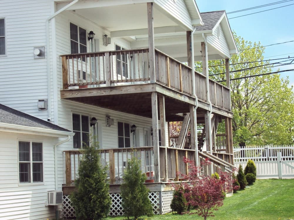 The Taber Inne & Suites property views in Mystic, CT — gallery photo 3