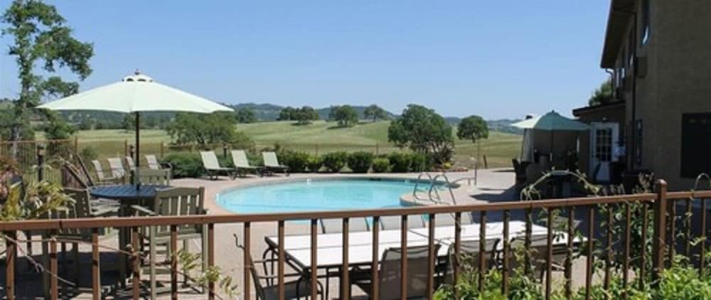 Oak Ridge Inn interior in Plymouth, CA — gallery photo 2