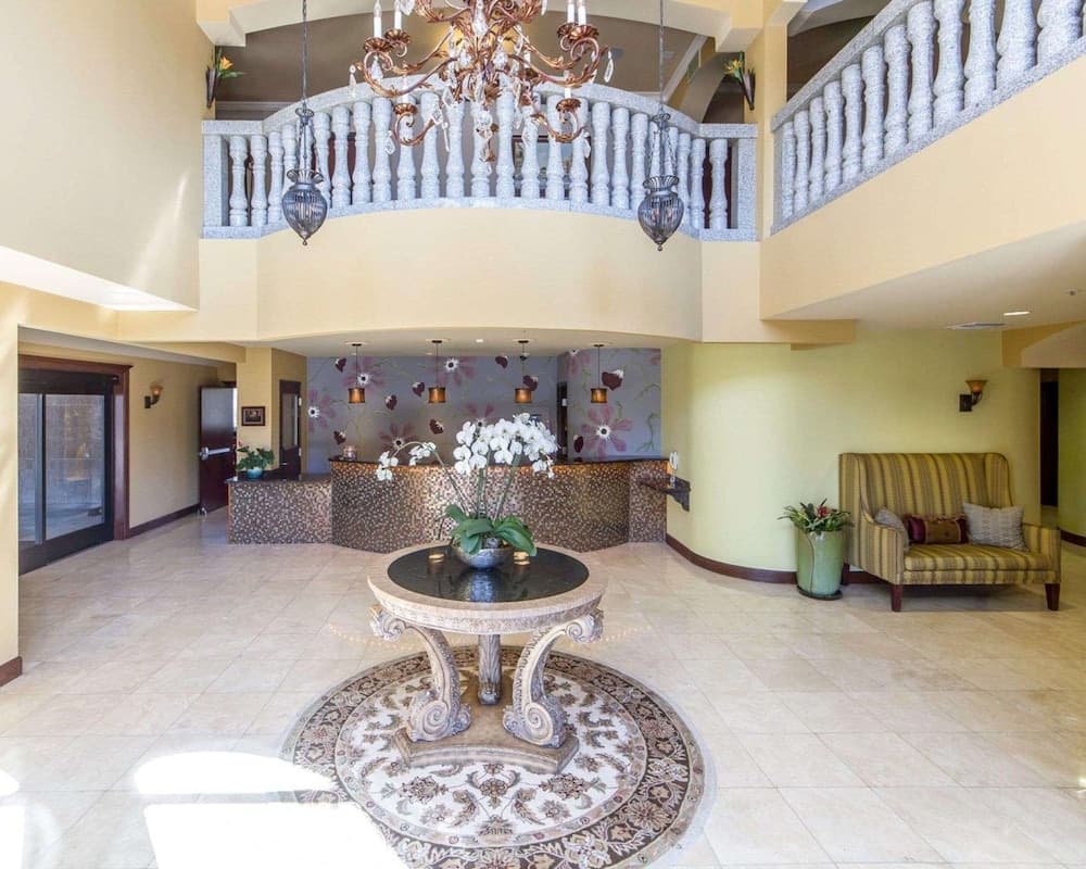 Villa Montes Hotel property views in San Bruno, CA — gallery photo 3