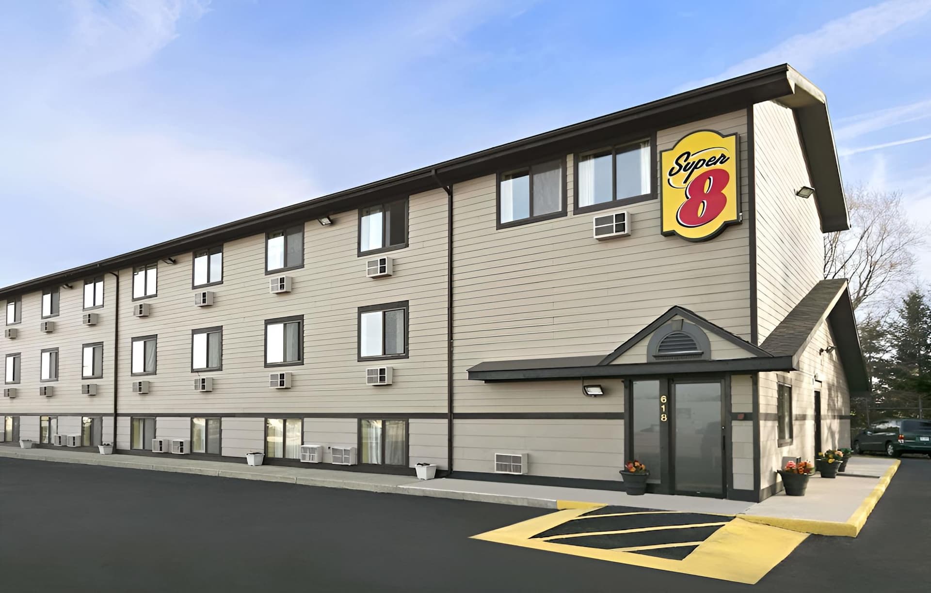 Super 8 by Wyndham Kalamazoo featured exterior or lobby in Null_ufi — similar hotel