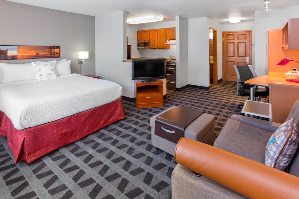 TownePlace Suites by Marriott -Minneapolis West/StLouis Park featured exterior or lobby in St. Louis Park, MN — similar hotel