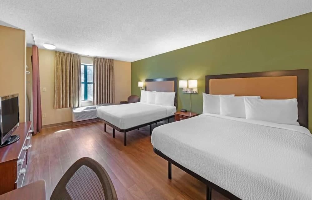 Extended Hotel Studio property views in San Dimas, CA — gallery photo 3