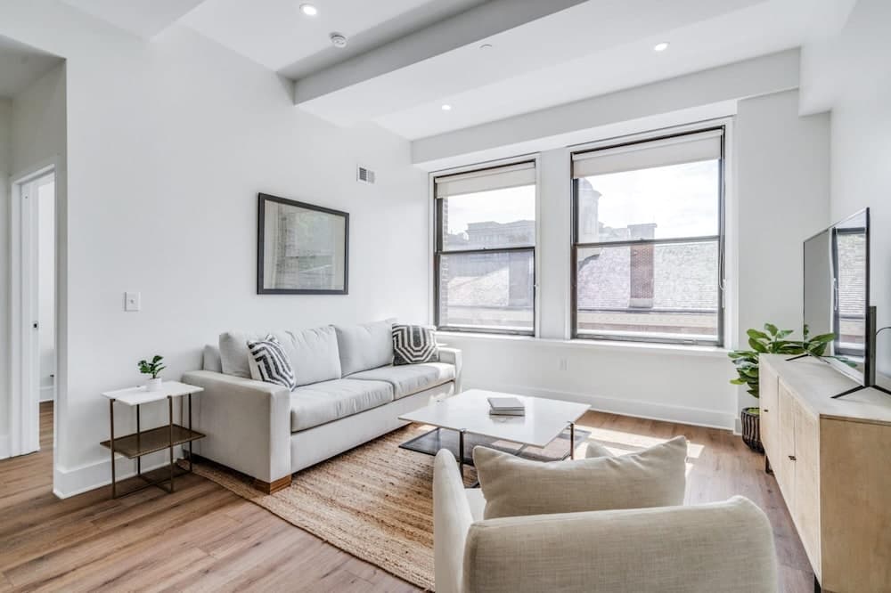 Sosuite 2BR Apt w Park View, W/d, Gym, Lounge interior in Philadelphia, PA — gallery photo 2