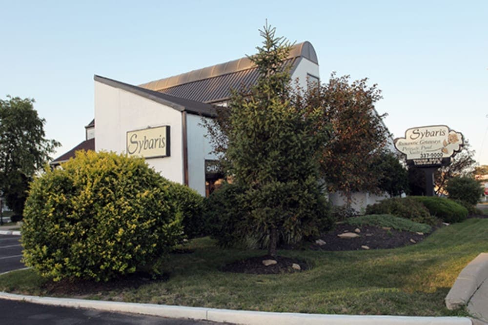 Sybaris Pool Suites Indianapolis featured exterior or lobby in Indianapolis, IN — similar hotel