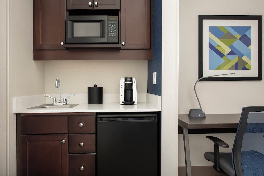 Holiday Inn Express Hotel & Suites Puyallup (Tacoma Area) by IHG interior in Puyallup, WA — gallery photo 2