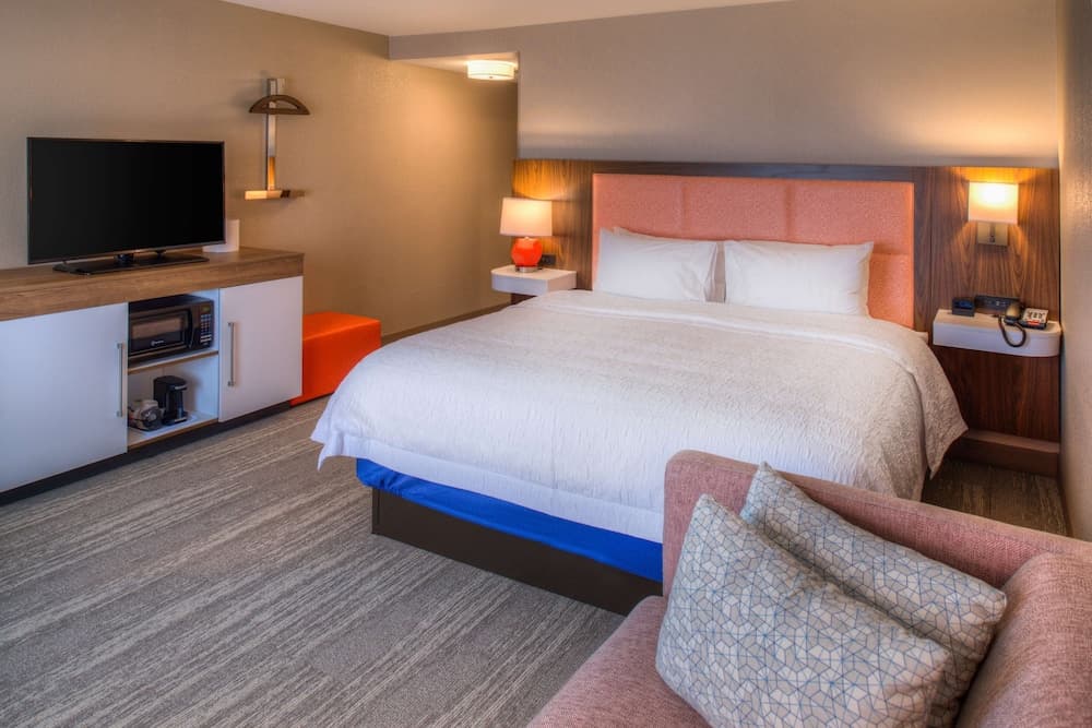 Hampton Inn & Suites Wixom gallery photo in Wixom, MI — image 5