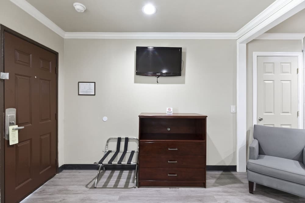 Le Blanc Inn & Suites gallery photo in El Monte, CA — image 34