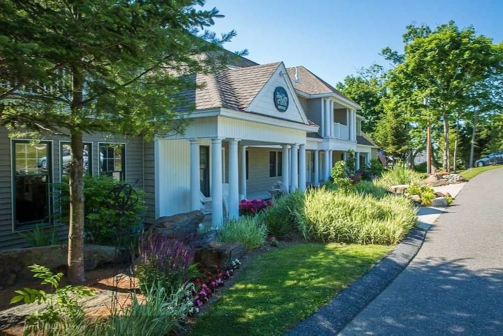 Island View Inn featured exterior or lobby in Rockport — similar hotel
