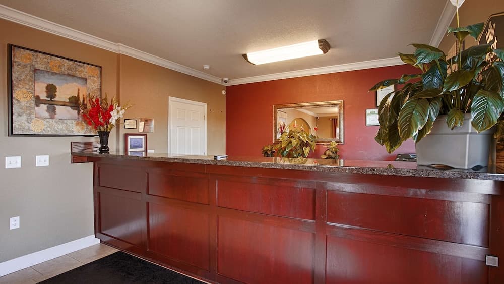 Anderson Inn interior in Anderson, CA — gallery photo 2