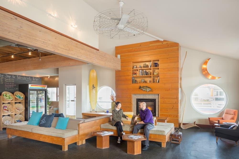 Surftides Lincoln City interior in Lincoln City, OR — gallery photo 2