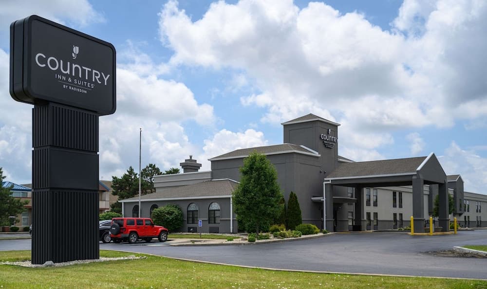 Country Inn & Suites by Radisson, Greenfield, IN featured exterior or lobby in Greenfield, IN — similar hotel