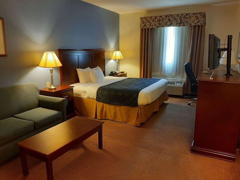 The Regal Hotel property views in Carthage, TX — gallery photo 3