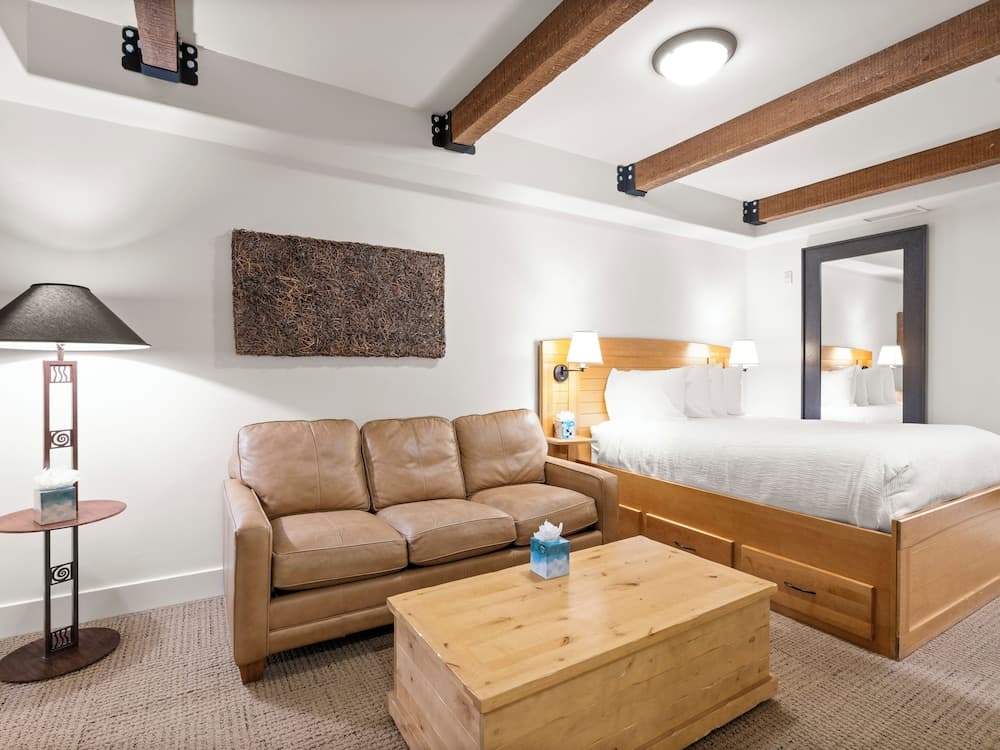 Newpark by All Seasons Resort Lodging property views in Park City, UT — gallery photo 3