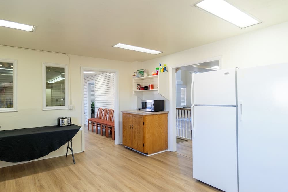 Road Creek Inn interior in Loa, UT — gallery photo 2